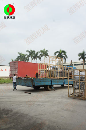 上?？蛻舳ㄖ频臏u流洗菜機及相關生產線組合設備發貨了...