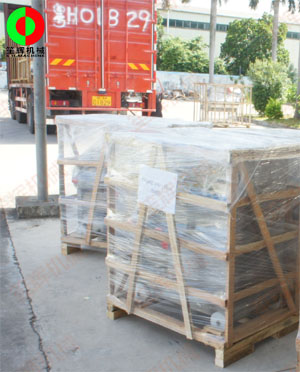 大批魚蝦采肉機(jī)打包完成靜待裝車出貨!