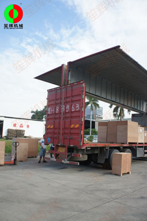 海外訂單逐步回暖,客戶大批蔬果處理加工設(shè)備裝車發(fā)往海關(guān)出貨！