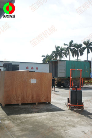 大型洗菜設(shè)備裝柜發(fā)往海外客戶！