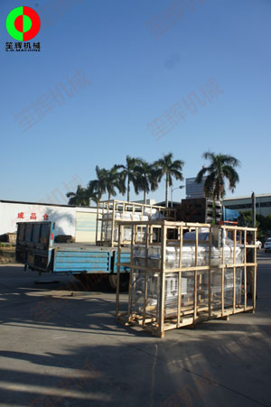 安徽客戶訂購的果蔬清洗機等食品加工機械按期交付！