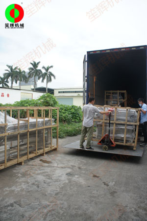 江蘇客戶訂購的多套渦流洗菜機組裝車發貨!