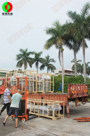 瓜果削皮機、切菜機以及洗菜機等蔬果前處理加工設備兩車同時發貨交付!