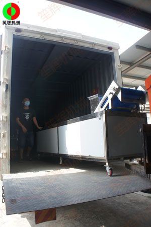 氣泡洗菜機(jī)專車發(fā)貨交付經(jīng)銷客戶!