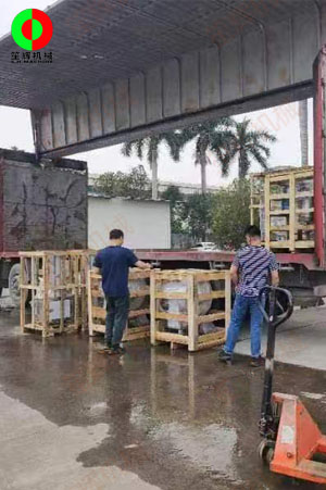 削皮機、切菜機、薯條機等一批蔬果加工設(shè)備發(fā)往海南海口!